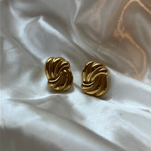 Load image into Gallery viewer, Vintage swirl earrings
