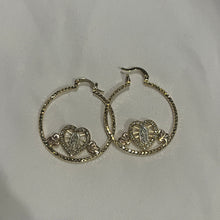 Load image into Gallery viewer, Corazón de Virgincita earrings
