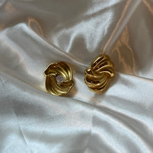 Load image into Gallery viewer, Vintage swirl earrings
