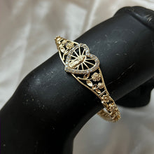 Load image into Gallery viewer, Virgincita corazón bracelet
